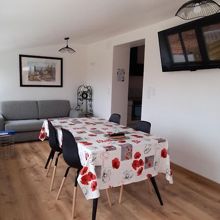 Logement Lumineux Avec Terrasse La Roche-sur-Yon Exteriör bild