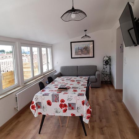 Logement Lumineux Avec Terrasse La Roche-sur-Yon Exteriör bild