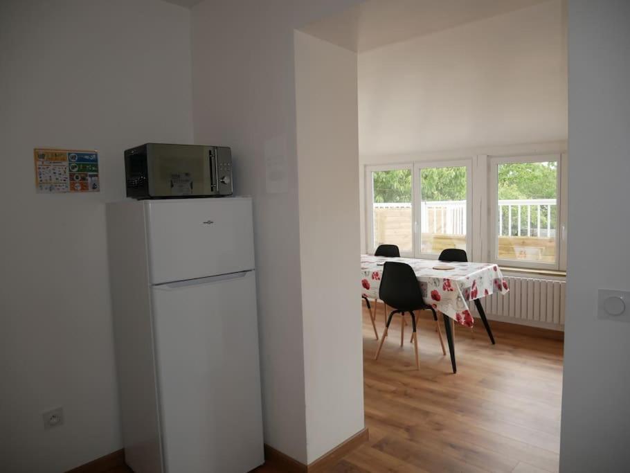 Logement Lumineux Avec Terrasse La Roche-sur-Yon Exteriör bild