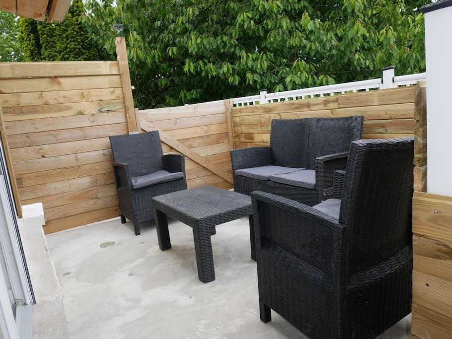 Logement Lumineux Avec Terrasse La Roche-sur-Yon Exteriör bild