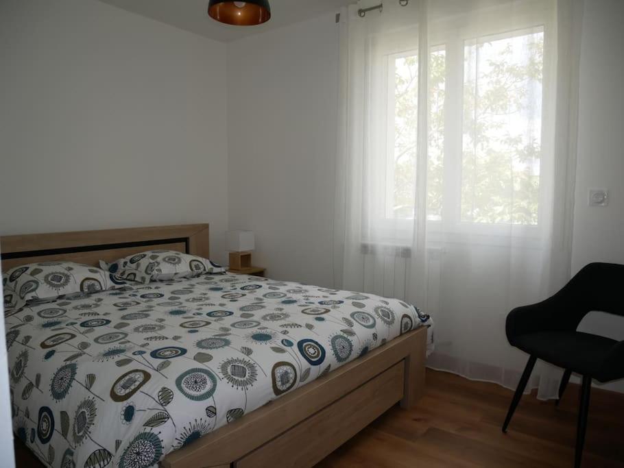 Logement Lumineux Avec Terrasse La Roche-sur-Yon Exteriör bild